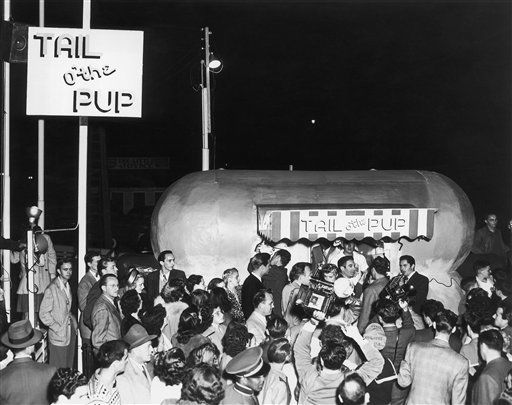 1946: Hot Dog Stand